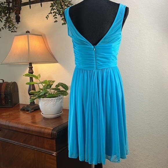 DAVID’S BRIDAL | Malibu Cocktail Dress with Mesh Top & Deep V Back Zip | Size 8 - Picture 4 of 9